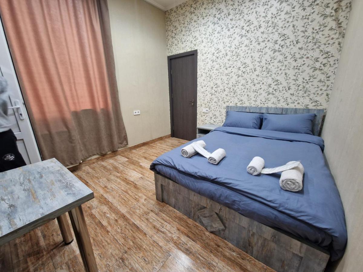 Hotel ,,Mega" Tbilisi Buitenkant foto