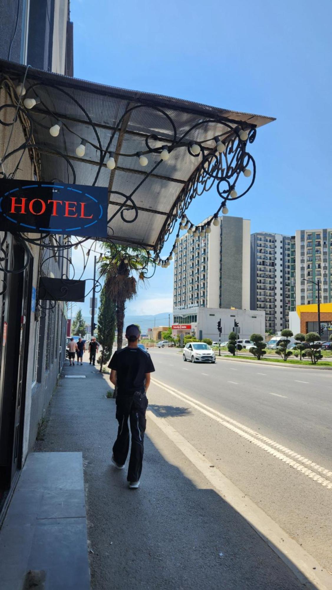 Hotel ,,Mega" Tbilisi Buitenkant foto