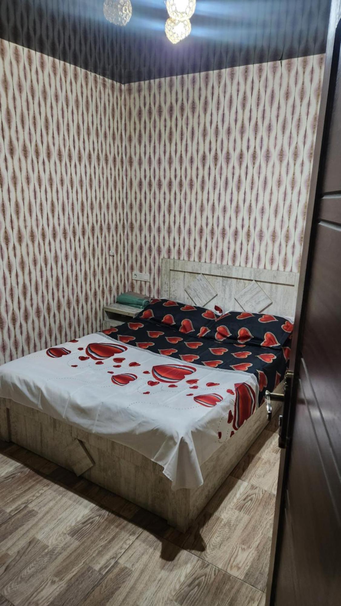 Hotel ,,Mega" Tbilisi Buitenkant foto