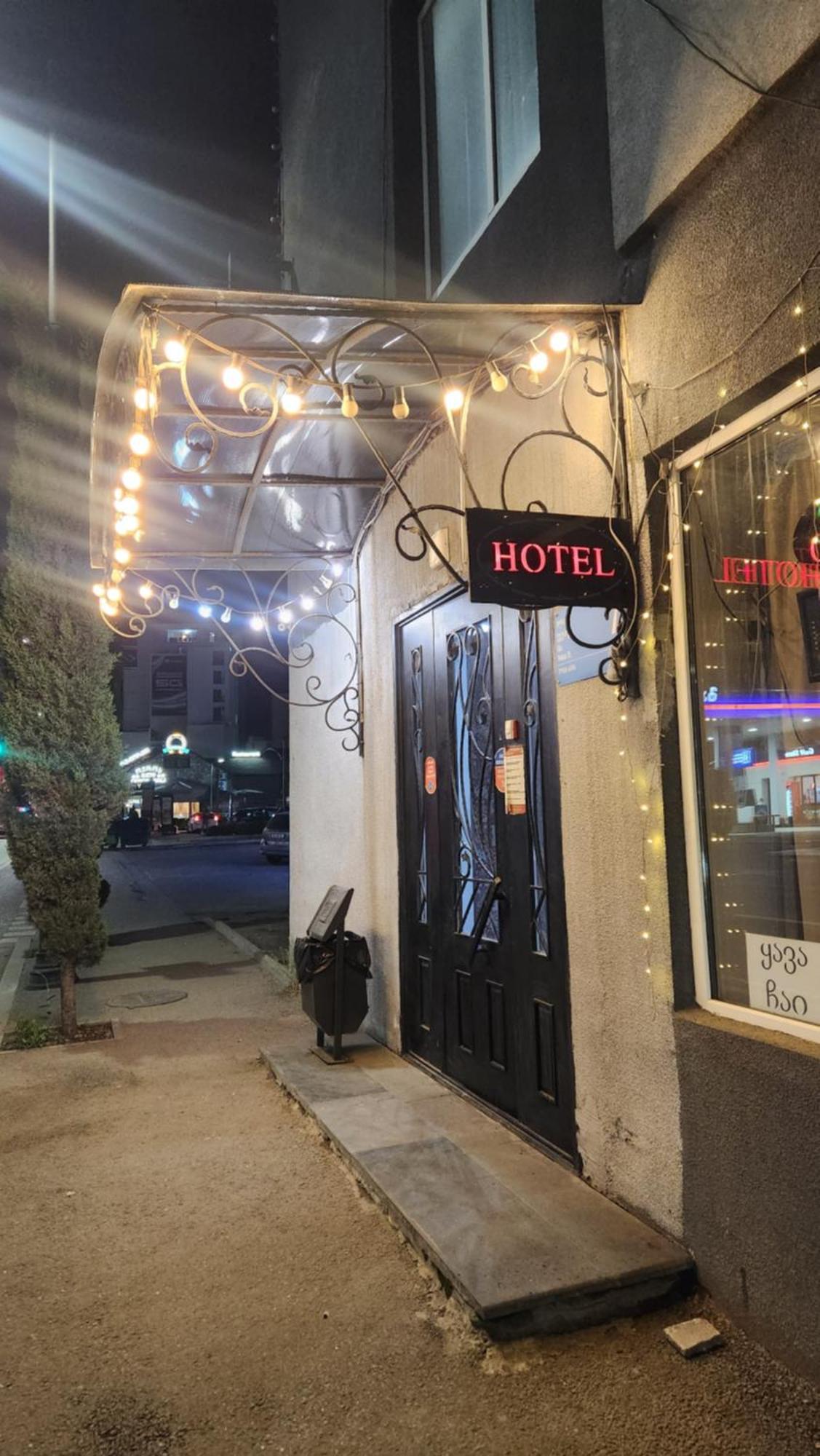Hotel ,,Mega" Tbilisi Buitenkant foto