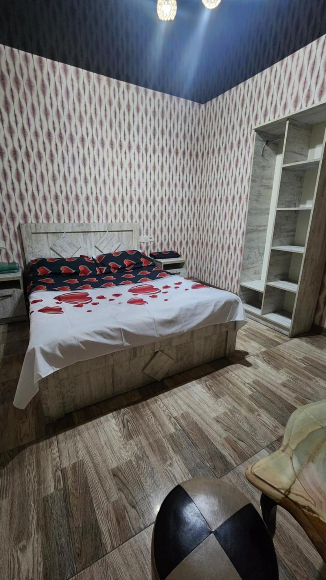 Hotel ,,Mega" Tbilisi Buitenkant foto