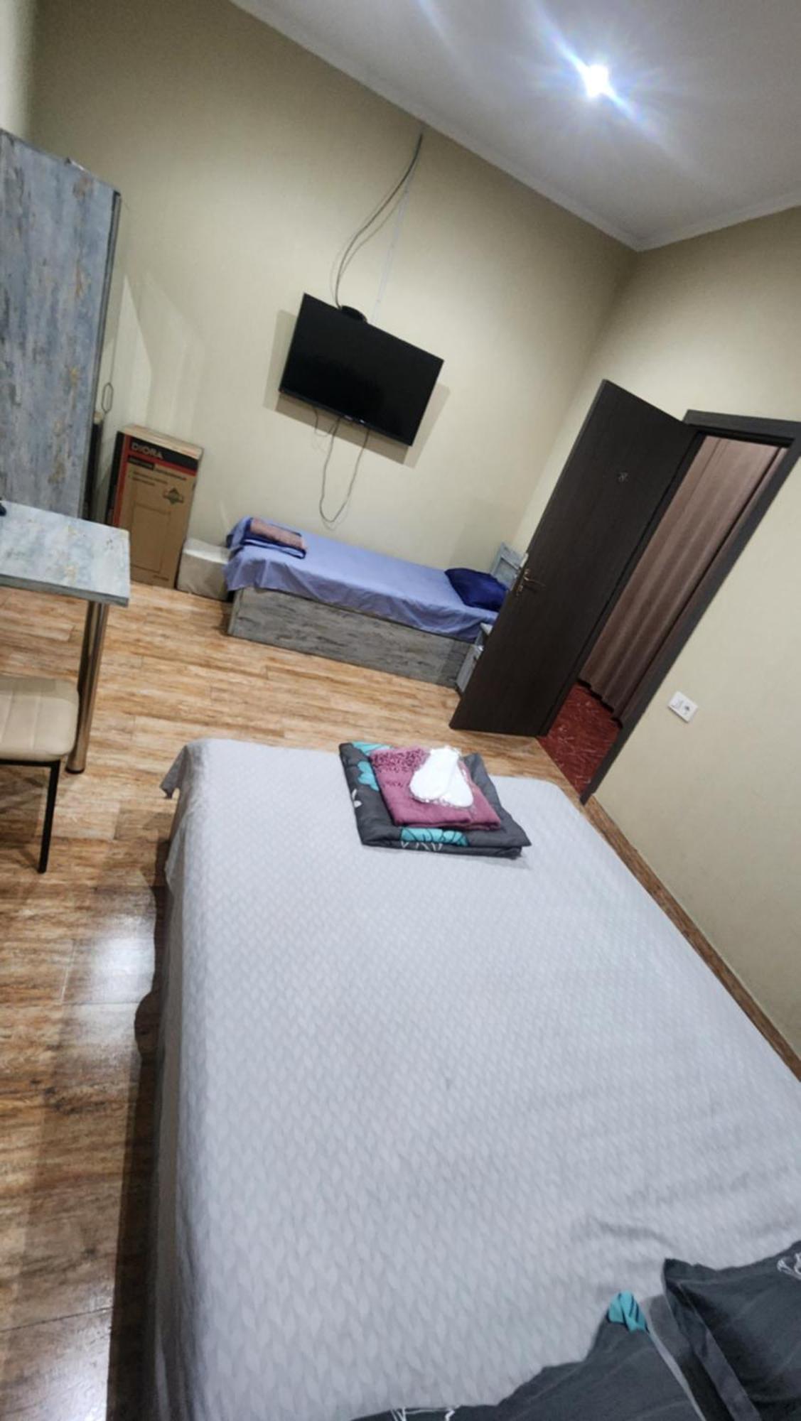 Hotel ,,Mega" Tbilisi Buitenkant foto