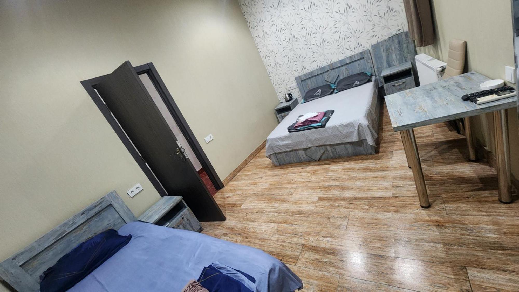 Hotel ,,Mega" Tbilisi Buitenkant foto