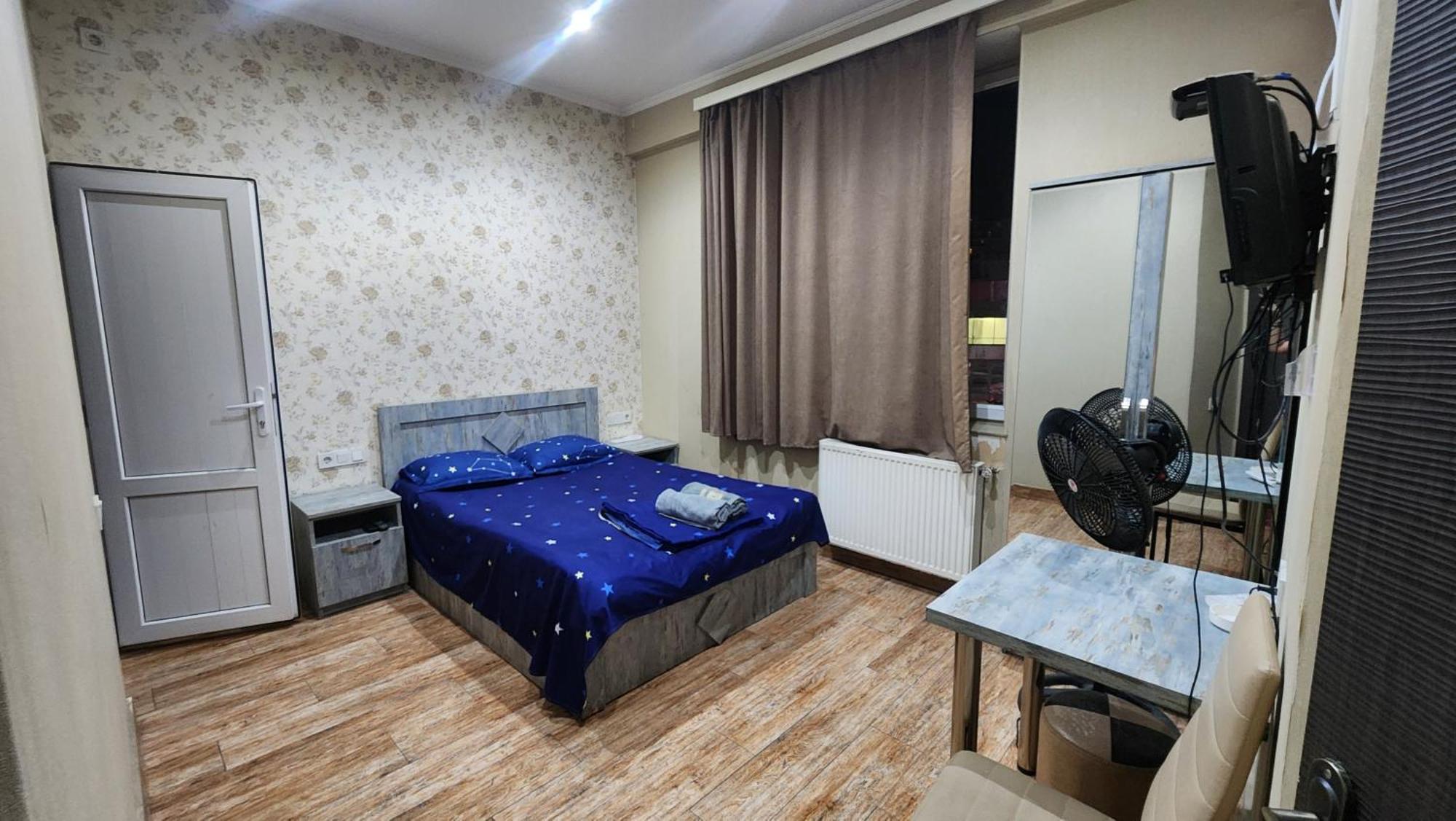 Hotel ,,Mega" Tbilisi Buitenkant foto